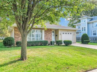 203 E Pinzon St, Tuscola, IL 61953