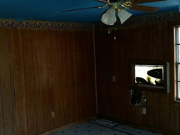 4th image of 402 Clovis St