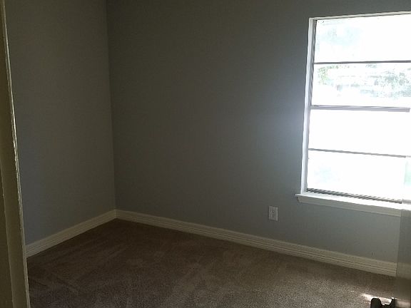 4th image of 830 Marigold Dr