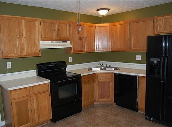 4th image of 214 Strawberry Ct
