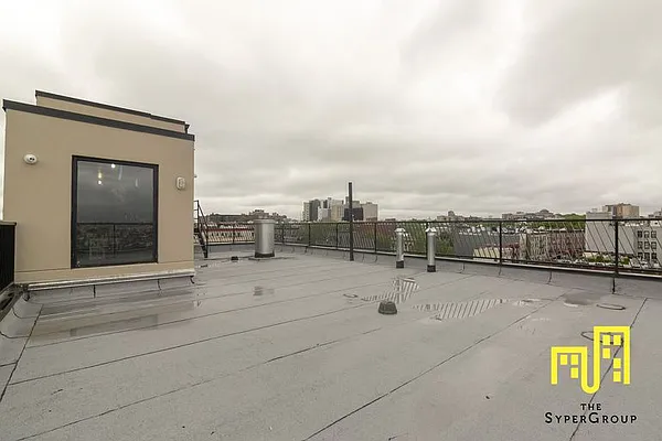 Rented by The Syper Group | media 21