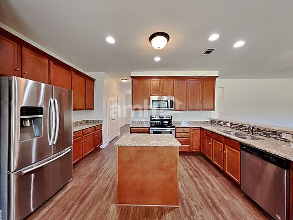 4th image of 106 W Cavendish Dr