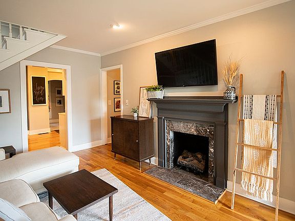 3rd image of 2039 Vanderbilt Dr SW