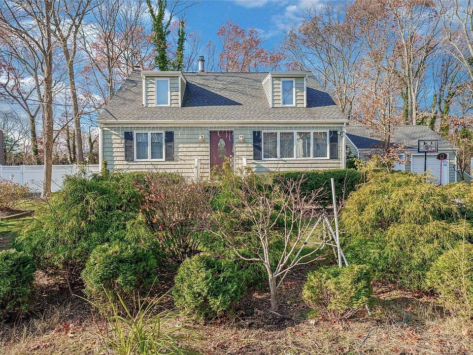 1st image of 22 White Oak Drive