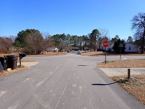 5th image of 15 Tryon Ct W