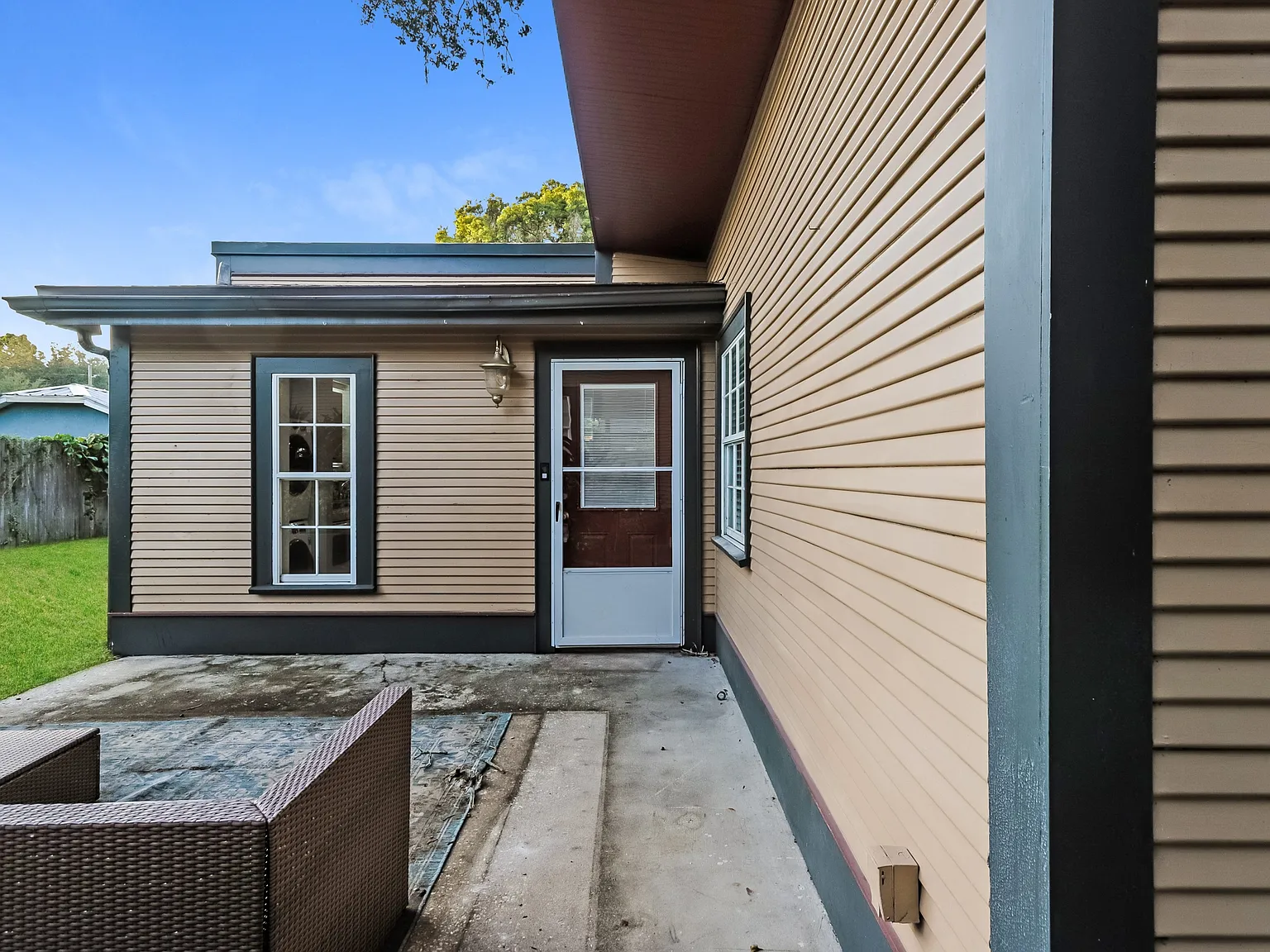 927 East Shadowlawn Avenue B - B — Photo 2