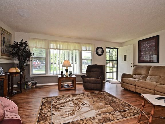 5th image of 3107 Stanwyck Dr