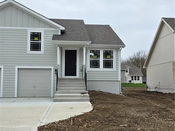 503 W Smith St, Spring Hill, KS 66083