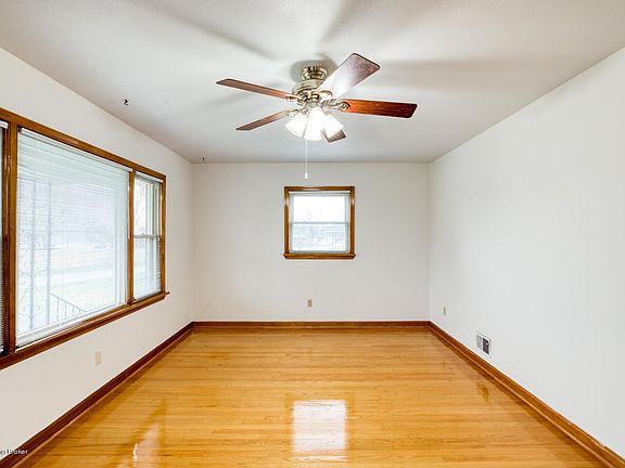 4th image of 219 Jackie Way