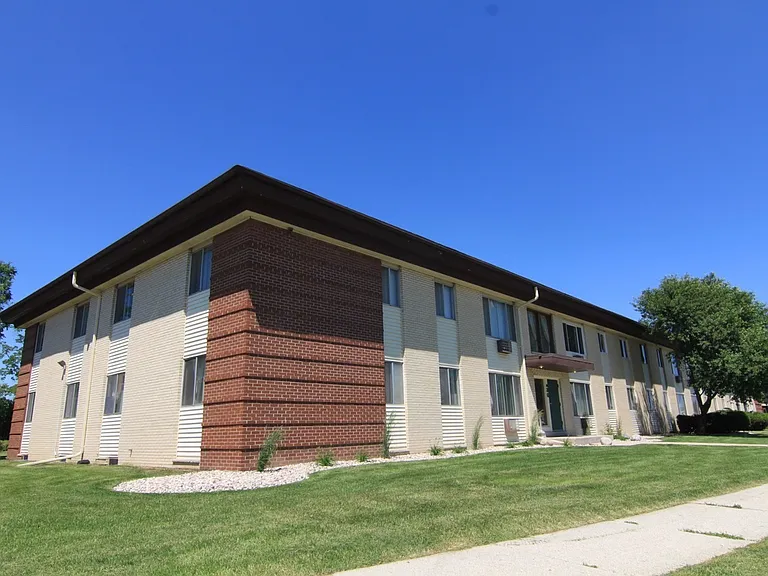 Reid Terrace — Photo 1