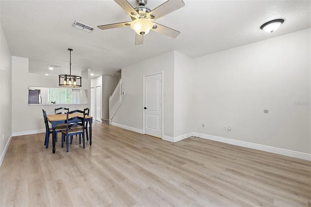2 bed, 2.5 bath, 1184 sqft, $1,650 — Photo 4