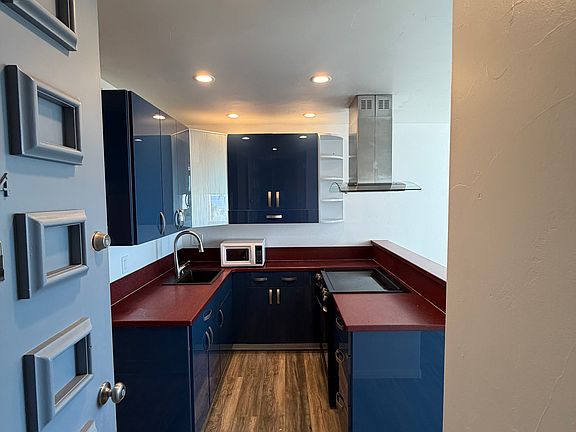 2nd image of 727 Sapphire St Unit 404