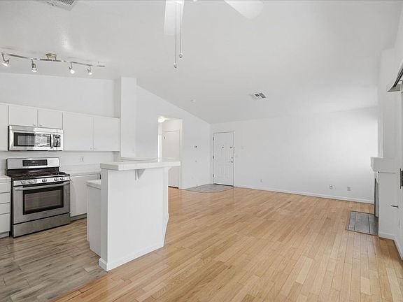 4th image of 556 Yacht Harbor Dr Unit 202