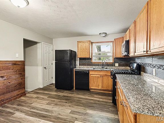4th image of 1845 Violet Dr
