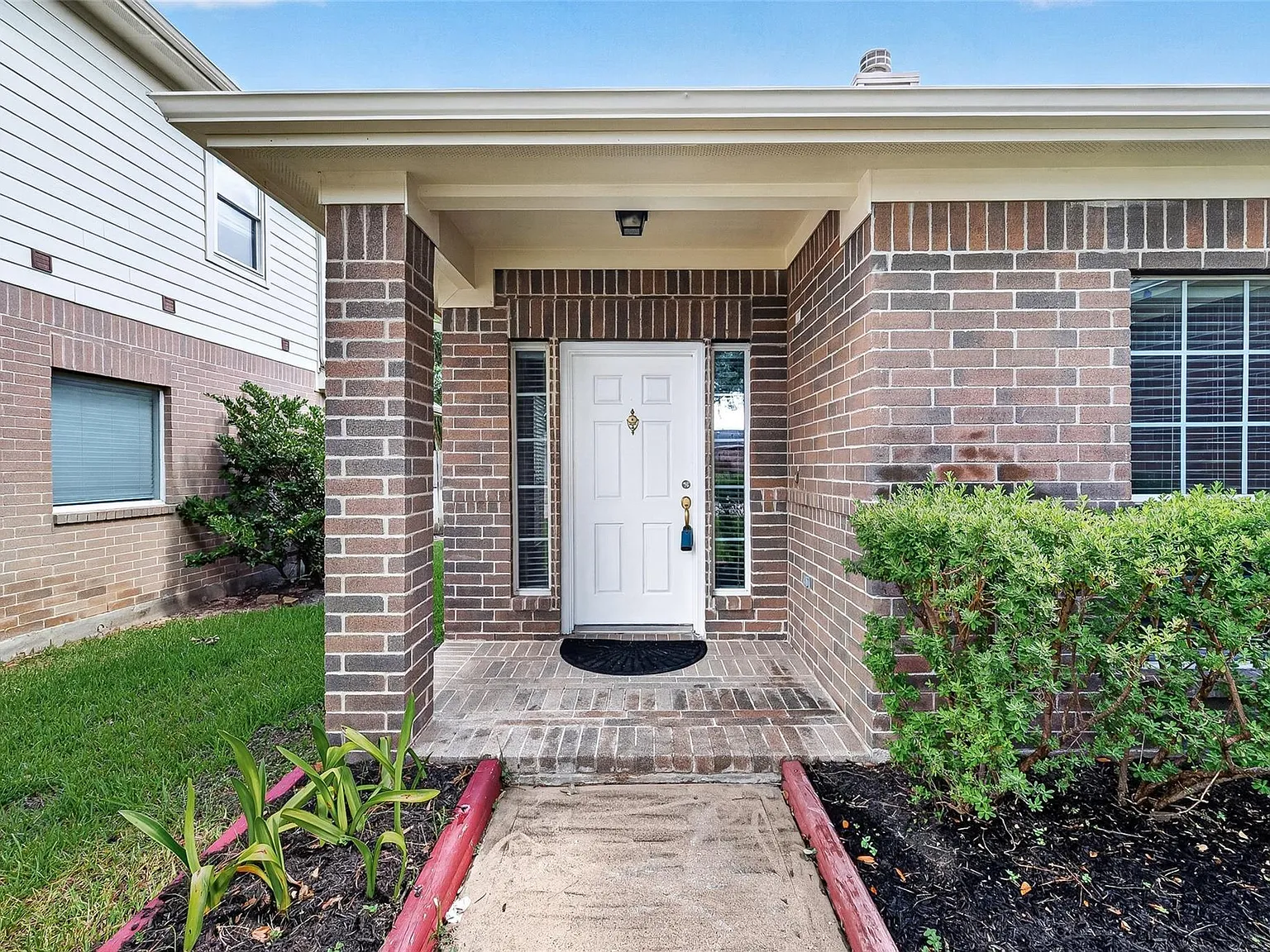 3 bed, 2.0 bath, 1666 sqft, $2,100 — Photo 4