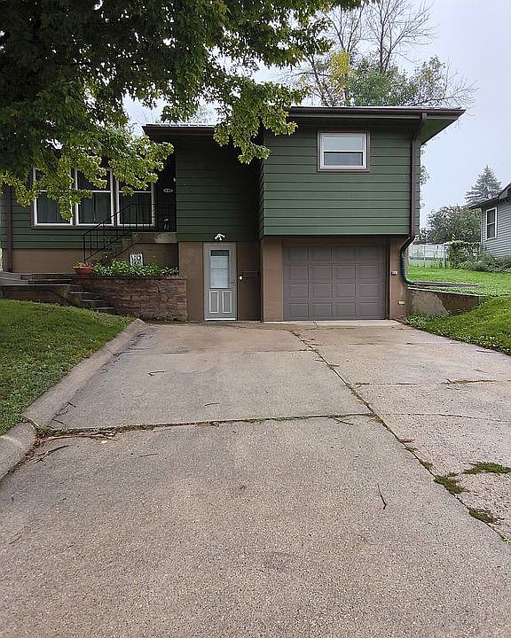 1st image of 445 N Best St