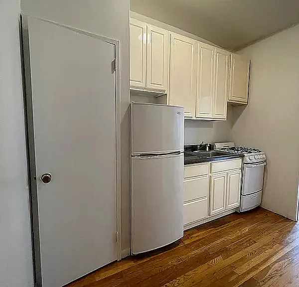 1107 1st Ave #1C — Photo 6