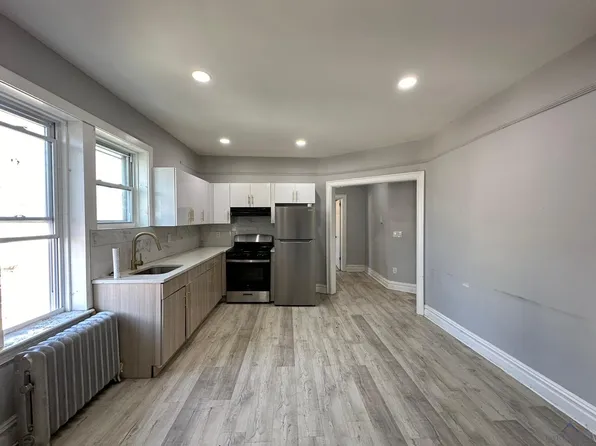 319 Summit Avenue image 1 of 5