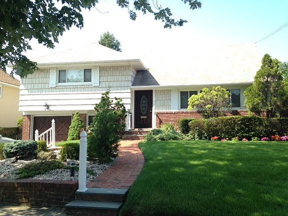 2nd image of 322 Thompson Ave