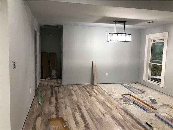 5th image of 15073 Hoffman Court Dr