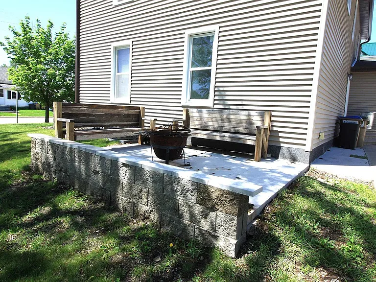 212 S Madison St — Photo 6