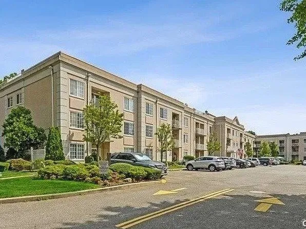 54 School Street #313, Westbury, NY 11590