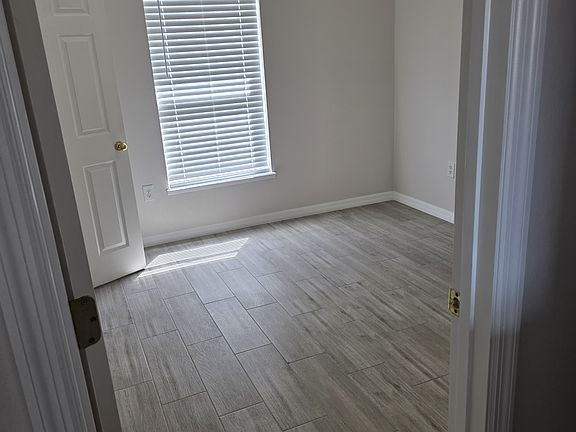 4th image of 10743 Laxton St
