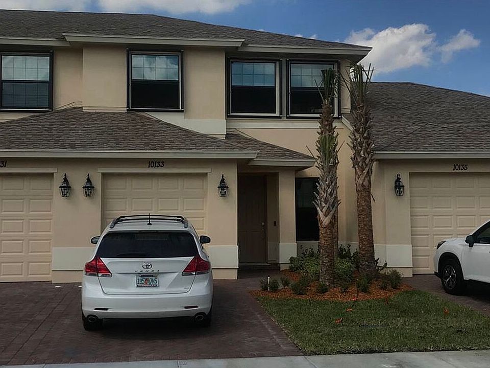 2nd image of 10133 W Villa Cir