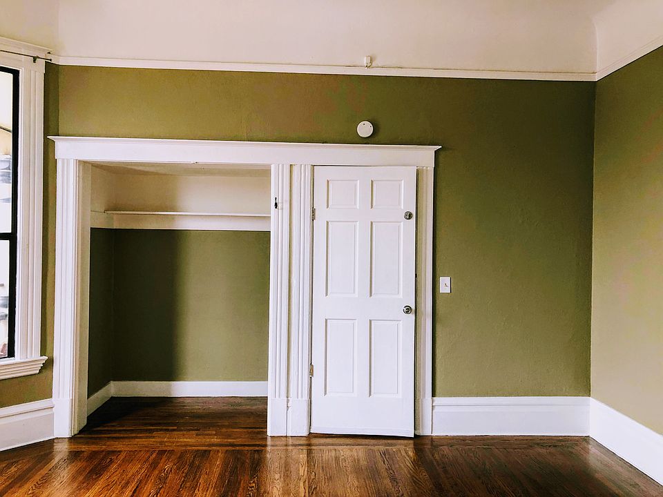 2nd image of 485 40th St APT 7