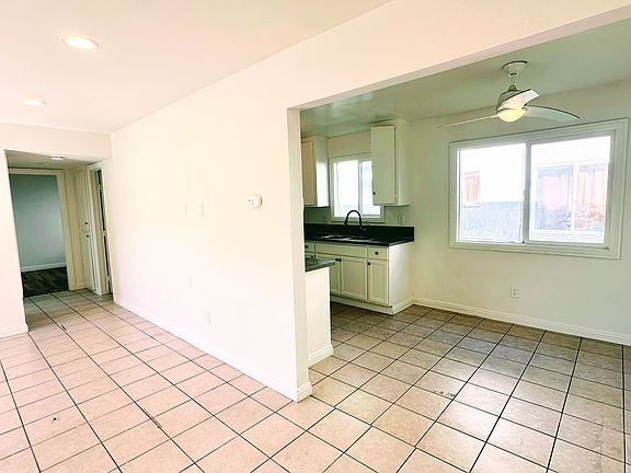 2nd image of 904 E Balsam Ave #B