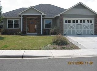 1990 Bluegrass Dr, Central Pt, OR