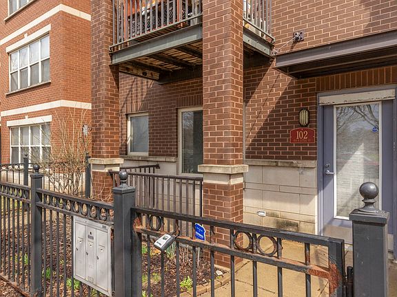 2nd image of 915 S Lytle St APT 102