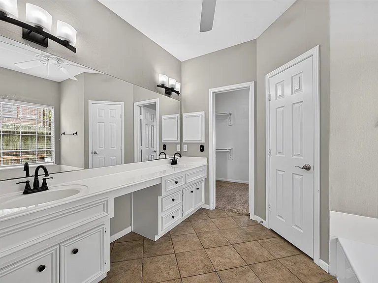 1719 Cantigny Ln — Photo 19