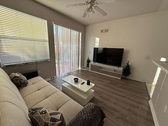 4th image of 5210 Paradise Cay Cir