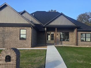 381 S Hartford Ave, Bolivar, MO 65613