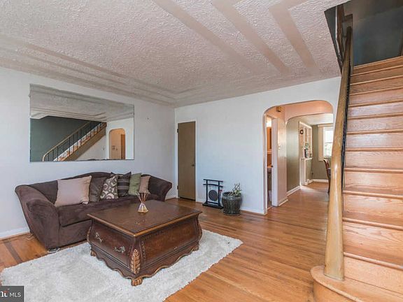 4th image of 130 W Cheltenham Ave