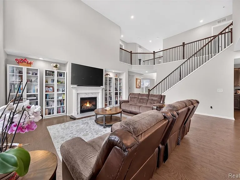 4160 Walcott Dr — Photo 4