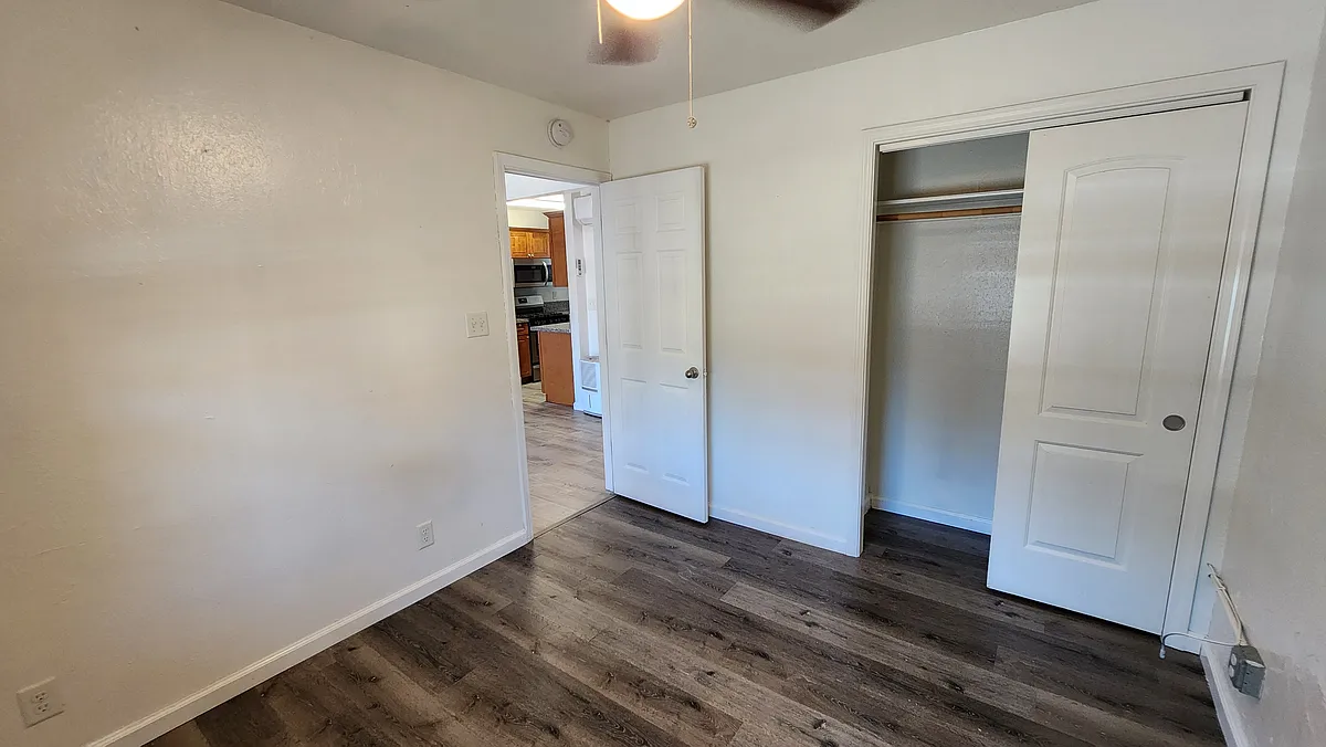 Building Photo - 728 W 1st Ave #111