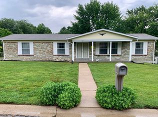 12 Ashbrook Dr, Saint Peters, MO 63376