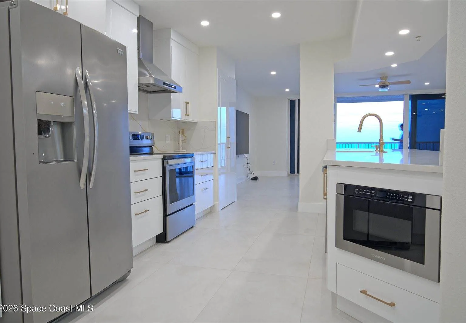 3 bed, 2.5 bath, 2225 sqft, $6,000 — Photo 4