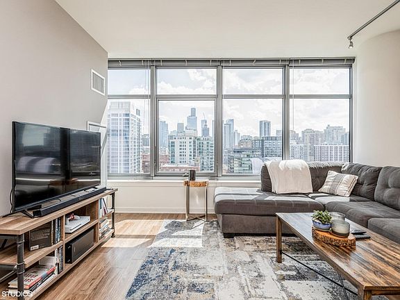 5th image of 830 N Orleans St #1413