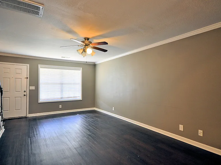 325 Sam Houston Cir — Photo 5