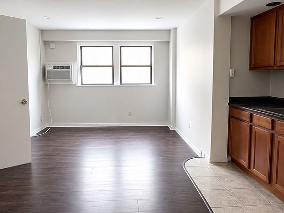 Garden-Level Hardwood Studio