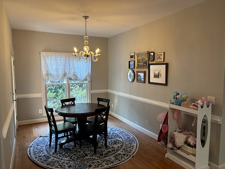420 Lake Forest Dr SE — Photo 2