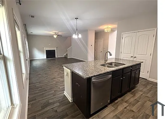 1096 Glenwyck Dr — Photo 14
