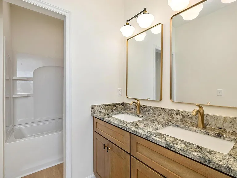 2090-4 Bridge Ct — Photo 34