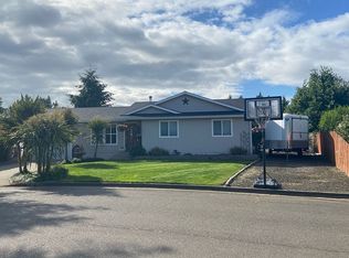 219 Corona Loop Rd, Roseburg, OR 97471