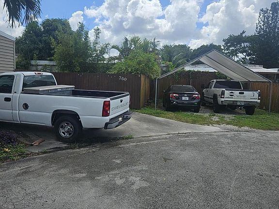 4th image of 760 SW 135th Terrace