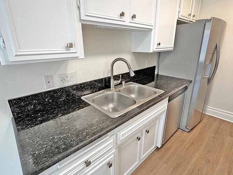 1940 Malcolm Ave #203 — Photo 11