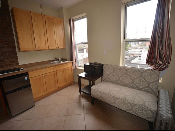 4th image of 38-20 Crescent St #3F